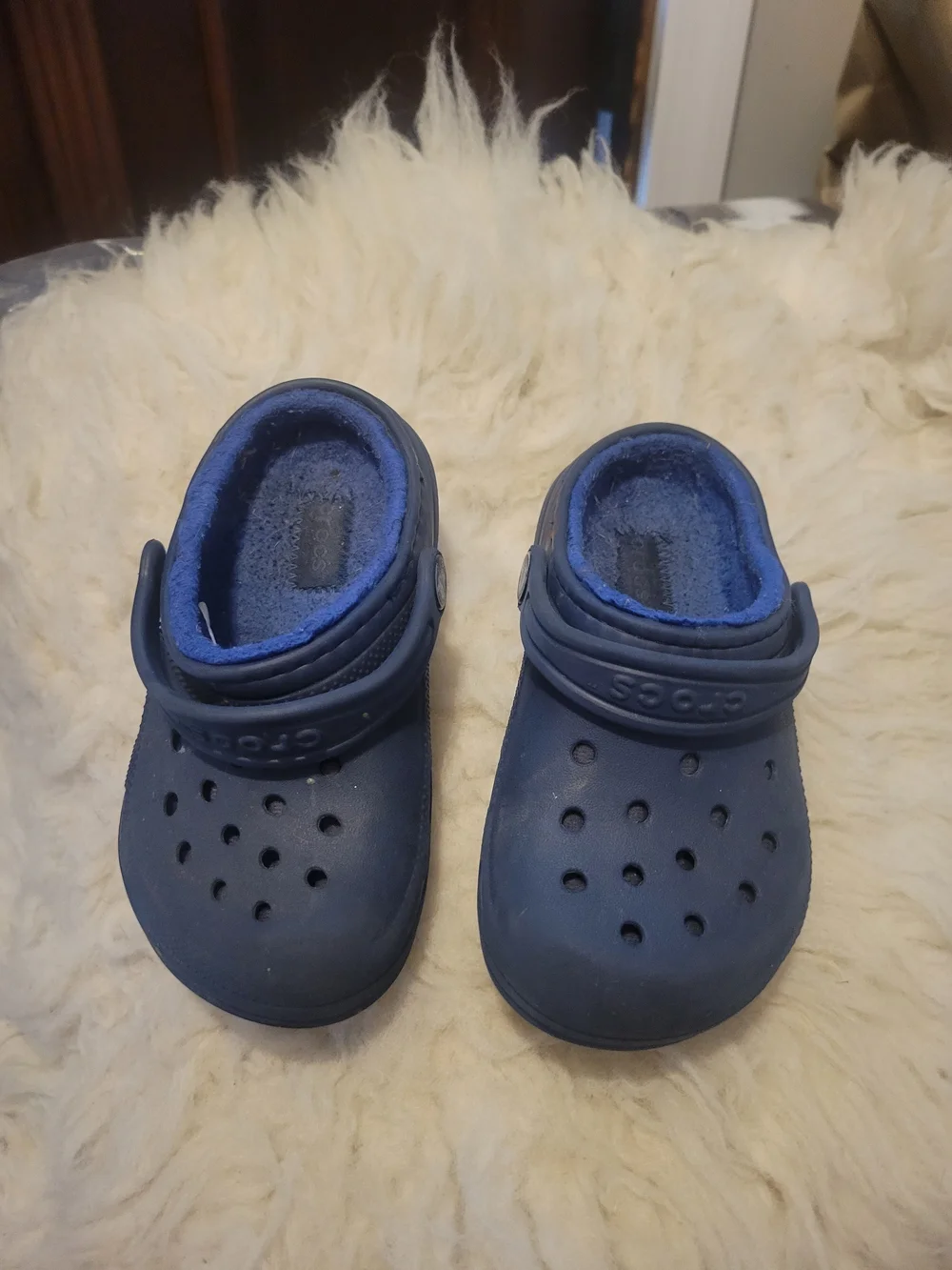 CROCS Kids Navy Blue Fleece-Lined Clogs